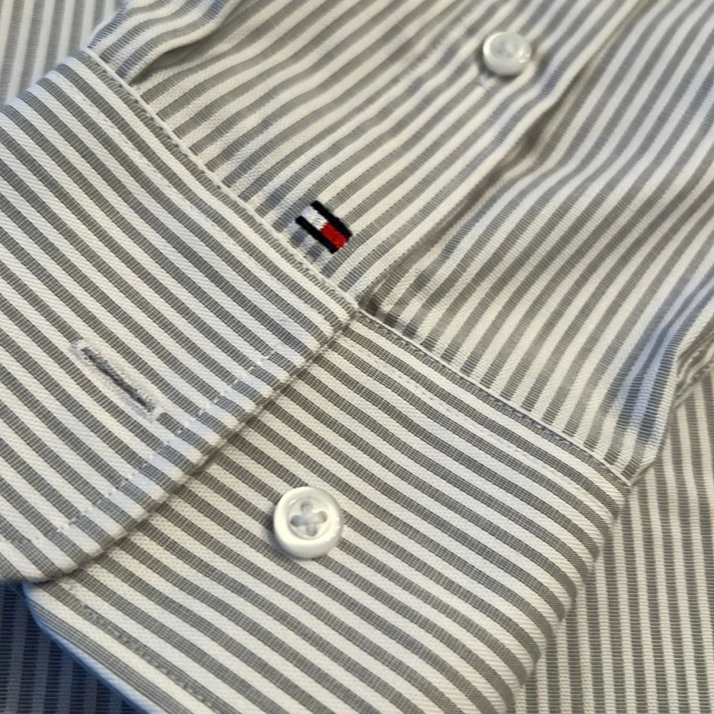 NWT Tommy Hilfiger Button Down - Picture 5 of 9